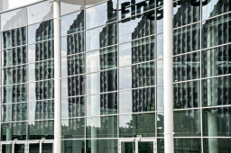 KHD-Hochhaus gespiegelt